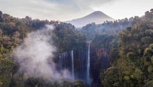 Semeru gunung memperbesar