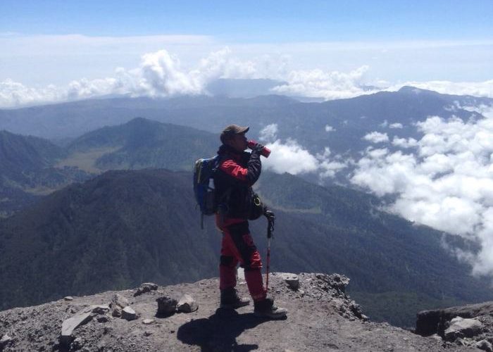 Gunung semeru pendakian maret desember oktober agustus porter