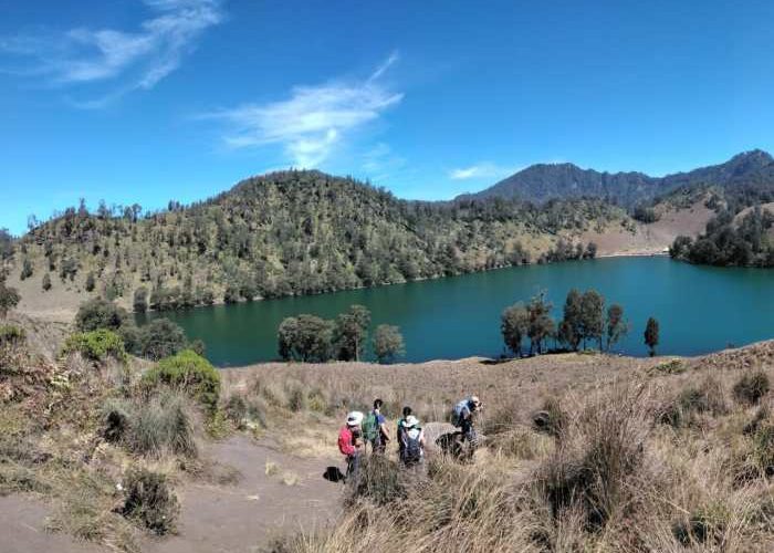 Semeru trekking package mount tour